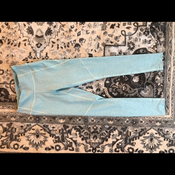 Outdoor Voices 7/8 Warmup Leggings - Picture 2 of 5